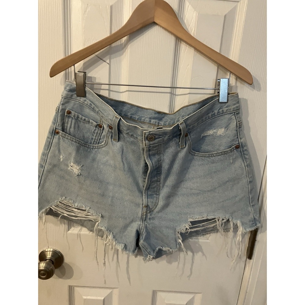 Levis, Womens 501 shorts Size L blue distressed Frayed Light denim shorty Shorts